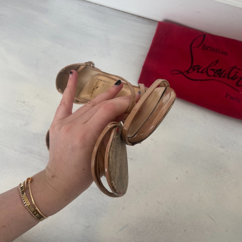 Christian Louboutin Gwynitta Sandals Nude Patent Leather Strappy Heels Size 39 - Picture 14 of 14